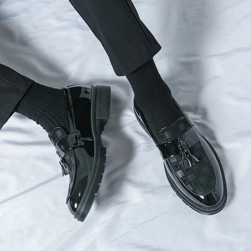 Fashion Brand Spring Tassel Patent Leather Glossy Men's Leather Shoes Business Dress Shoes New Comfortable Groom Wedding Shoes