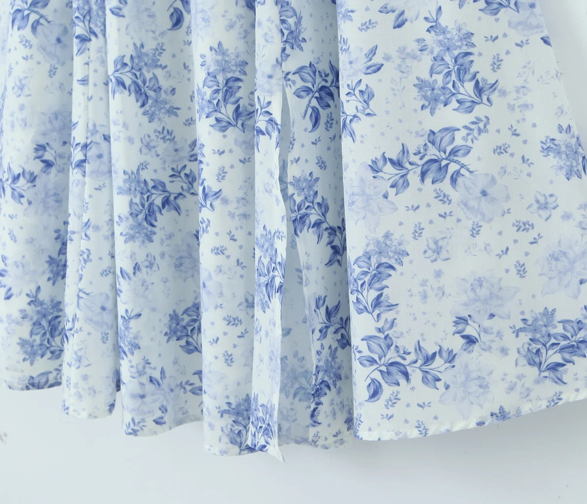 2023 Sexy Ruched Chest Blue White Flower Print Corset Style Sling Dress Cross Lacing up Bandage Back Hem Slit A-Lined Midi Robe
