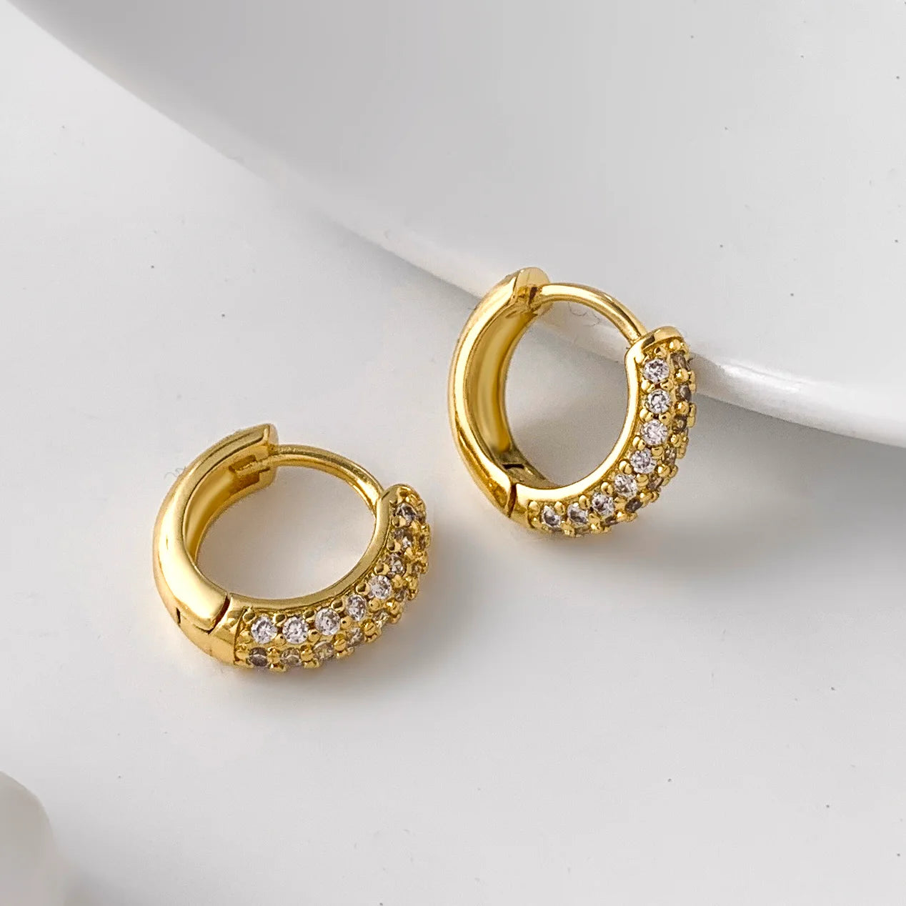 Punk Gold Color Twist Round Piercing Hoop Earrings Female Luxury CZ Crystal Geometric Ear Buckle Huggie Earrings Women Jewelry