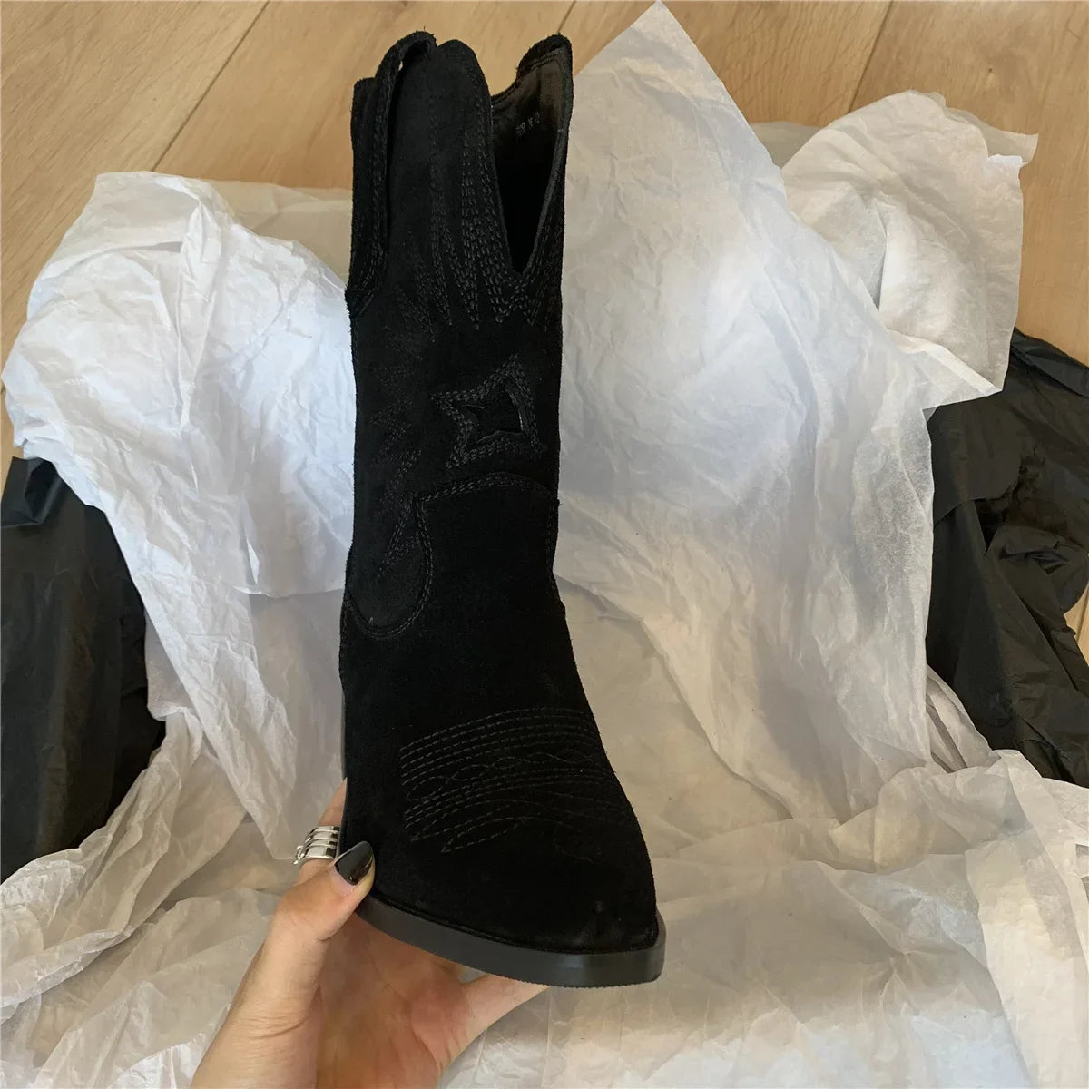Women Western Boots  Autumn Winter Embroidery Flower Women Ankle Boot Fashion Women Shoes Pointed Toe Cowboy New Retro Botas