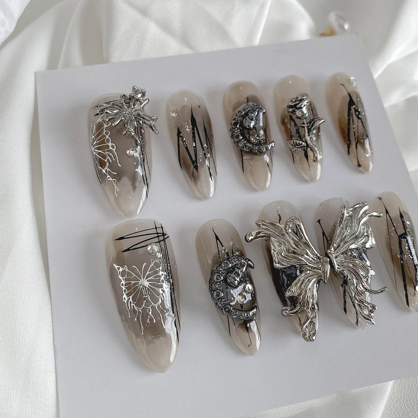 Wearable 3D Silver Butterfly False Nails With Metal Moon Decor Charming Gothic Fake Nails Y2k Press On Nail Long Almond Handmade