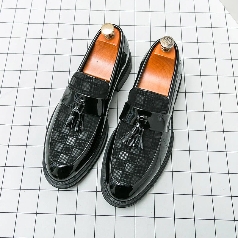 Fashion Brand Spring Tassel Patent Leather Glossy Men's Leather Shoes Business Dress Shoes New Comfortable Groom Wedding Shoes