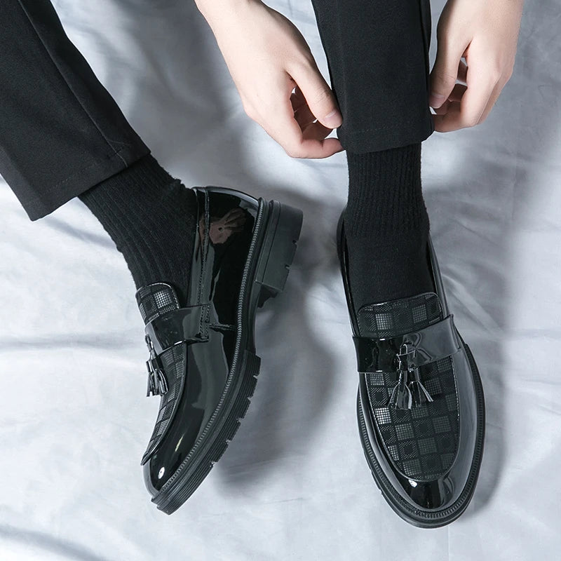 Fashion Brand Spring Tassel Patent Leather Glossy Men's Leather Shoes Business Dress Shoes New Comfortable Groom Wedding Shoes