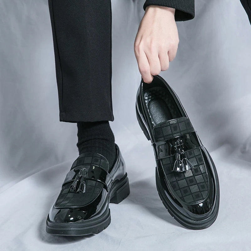 Fashion Brand Spring Tassel Patent Leather Glossy Men's Leather Shoes Business Dress Shoes New Comfortable Groom Wedding Shoes