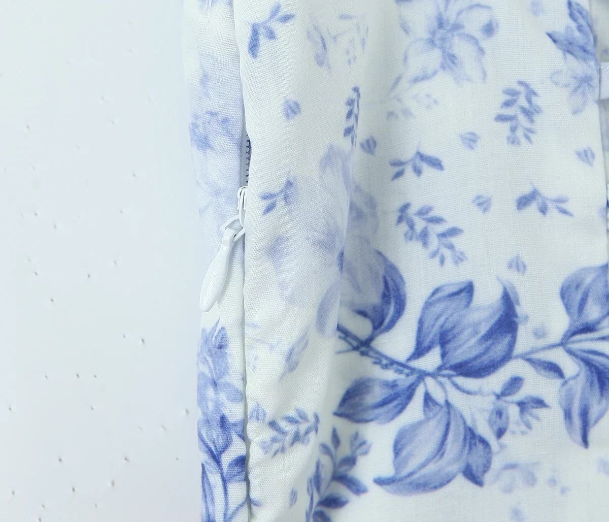 2023 Sexy Ruched Chest Blue White Flower Print Corset Style Sling Dress Cross Lacing up Bandage Back Hem Slit A-Lined Midi Robe