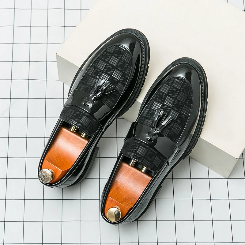 Fashion Brand Spring Tassel Patent Leather Glossy Men's Leather Shoes Business Dress Shoes New Comfortable Groom Wedding Shoes