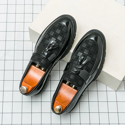 Fashion Brand Spring Tassel Patent Leather Glossy Men's Leather Shoes Business Dress Shoes New Comfortable Groom Wedding Shoes