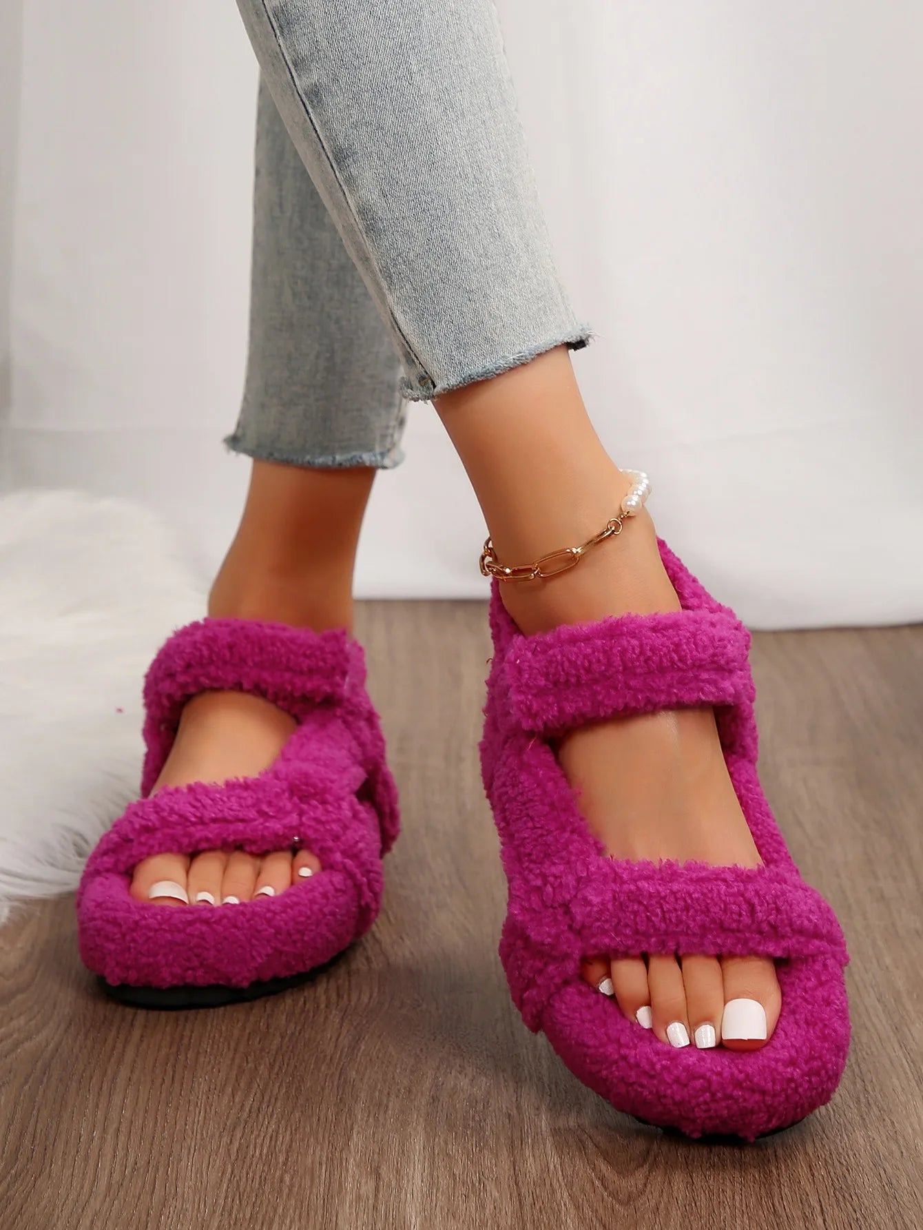 Lightweight Comfortable Sandals Woman Winter Warm Plush Sandals Ladies Brand Design Thick Sole Teddy Fur Outdoor Slipper Shoes