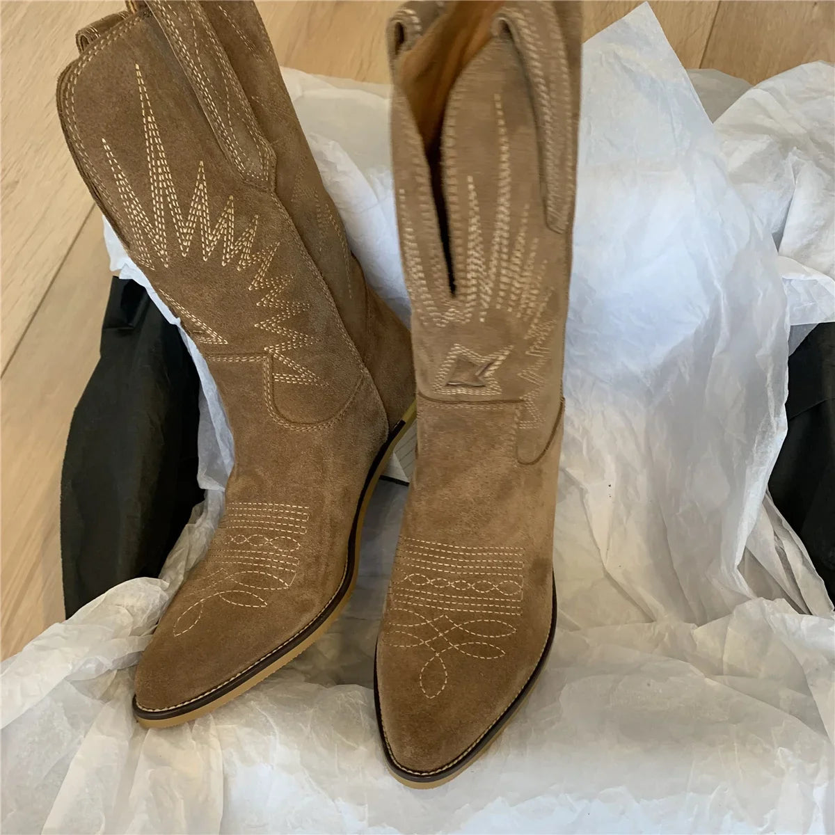 Women Western Boots  Autumn Winter Embroidery Flower Women Ankle Boot Fashion Women Shoes Pointed Toe Cowboy New Retro Botas