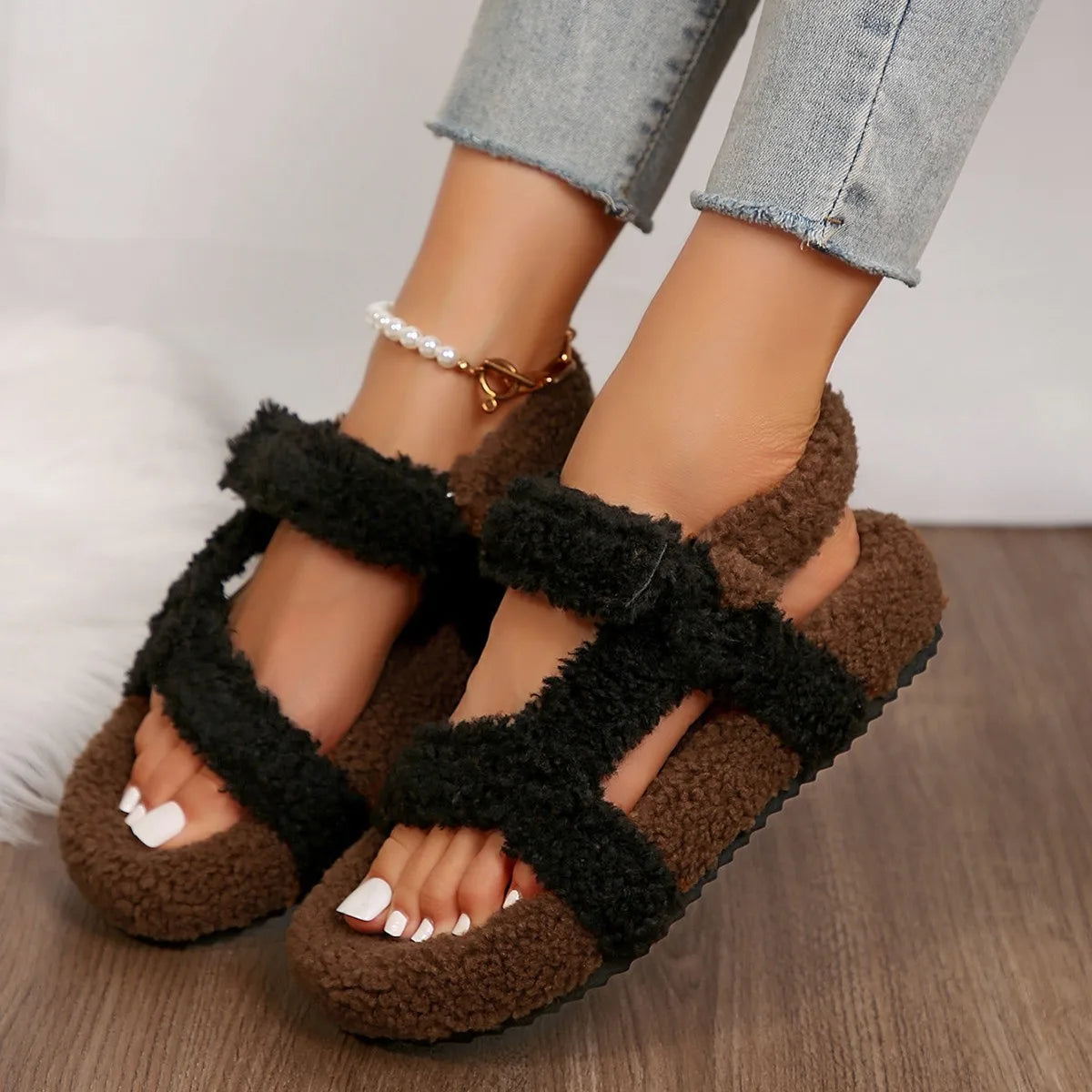 Lightweight Comfortable Sandals Woman Winter Warm Plush Sandals Ladies Brand Design Thick Sole Teddy Fur Outdoor Slipper Shoes