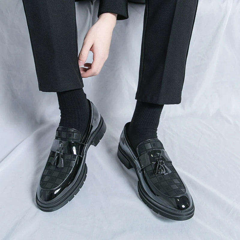 Fashion Brand Spring Tassel Patent Leather Glossy Men's Leather Shoes Business Dress Shoes New Comfortable Groom Wedding Shoes