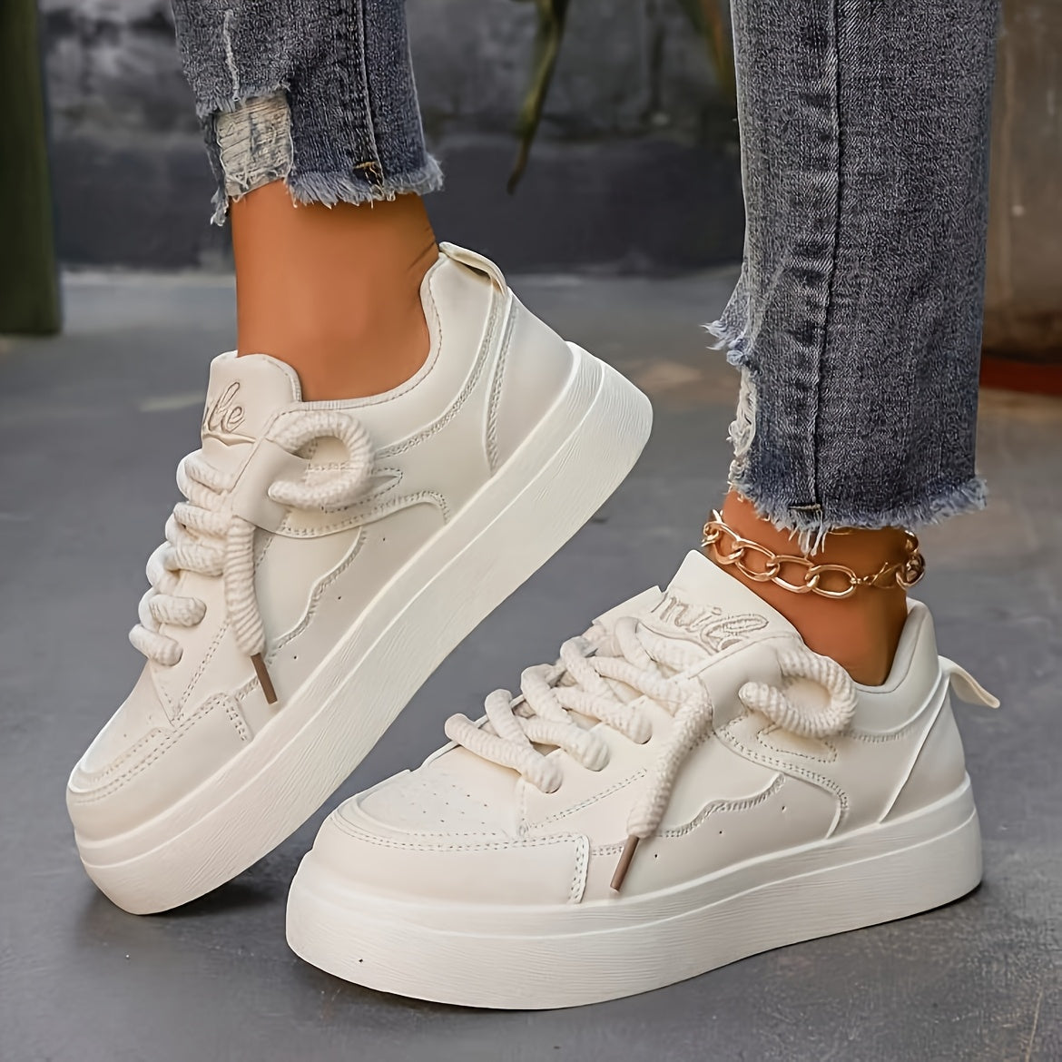 Low-Top Lace-Up Casual Sneakers
