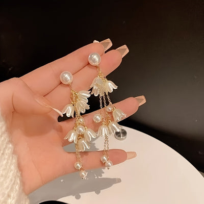 1 Pair Elegant Korean-Style Lily of the Valley Dangle Earrings with Imitation Pearls, Long Chain Drop Earrings for Women, Suitable for Daily Wear and Banquets, Plastic Material
