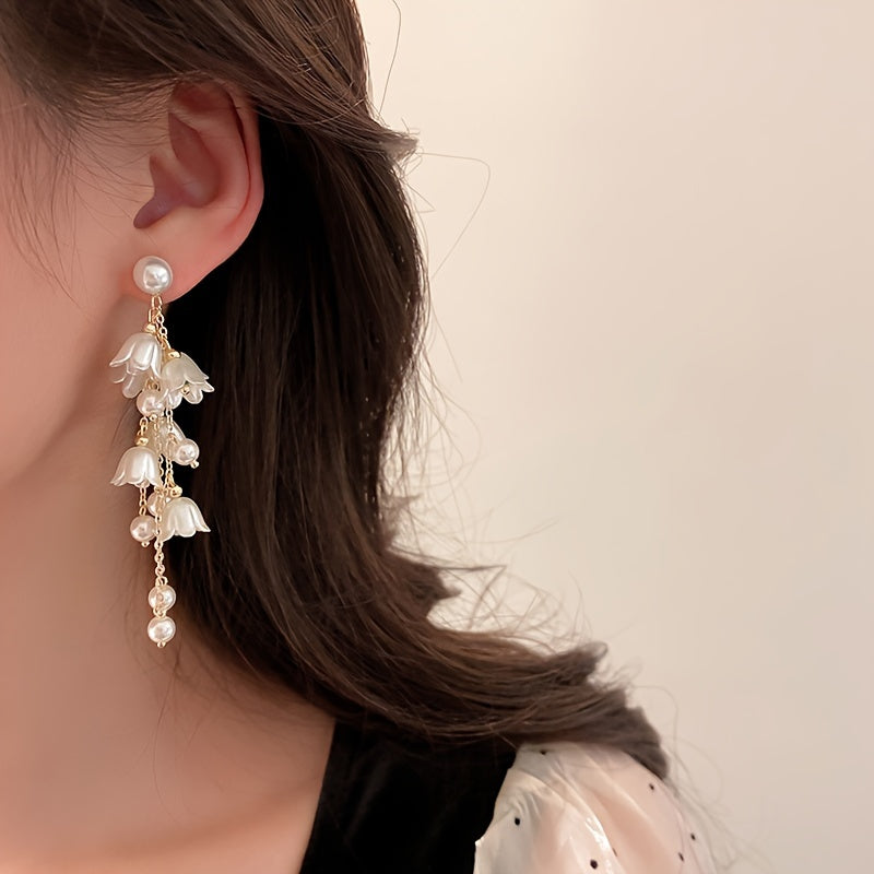 1 Pair Elegant Korean-Style Lily of the Valley Dangle Earrings with Imitation Pearls, Long Chain Drop Earrings for Women, Suitable for Daily Wear and Banquets, Plastic Material
