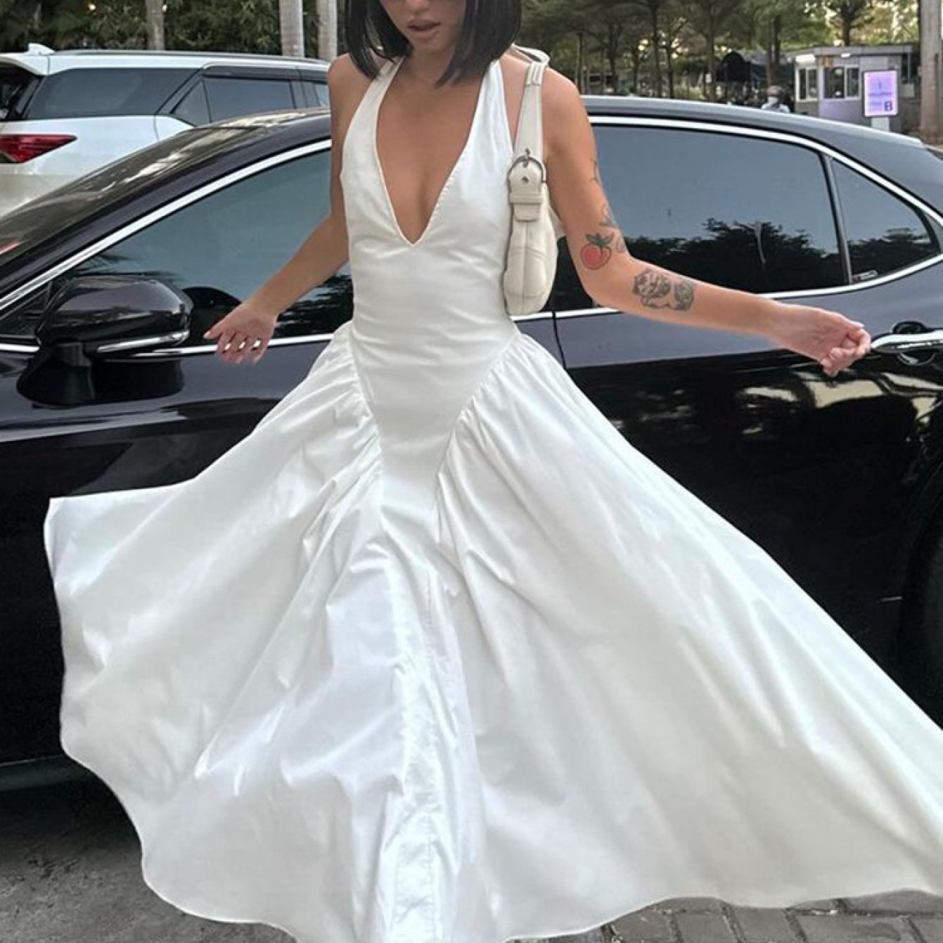 2025 Women's Sexy Deep V-Neck Halter Dress - Summer Sleeveless Solid Color Flared Skirt, Machine Washable Formal Party & Evening Out Dress, Evening Wear, Offshoulder Design, Smooth Fabric, Elegant Silhouette