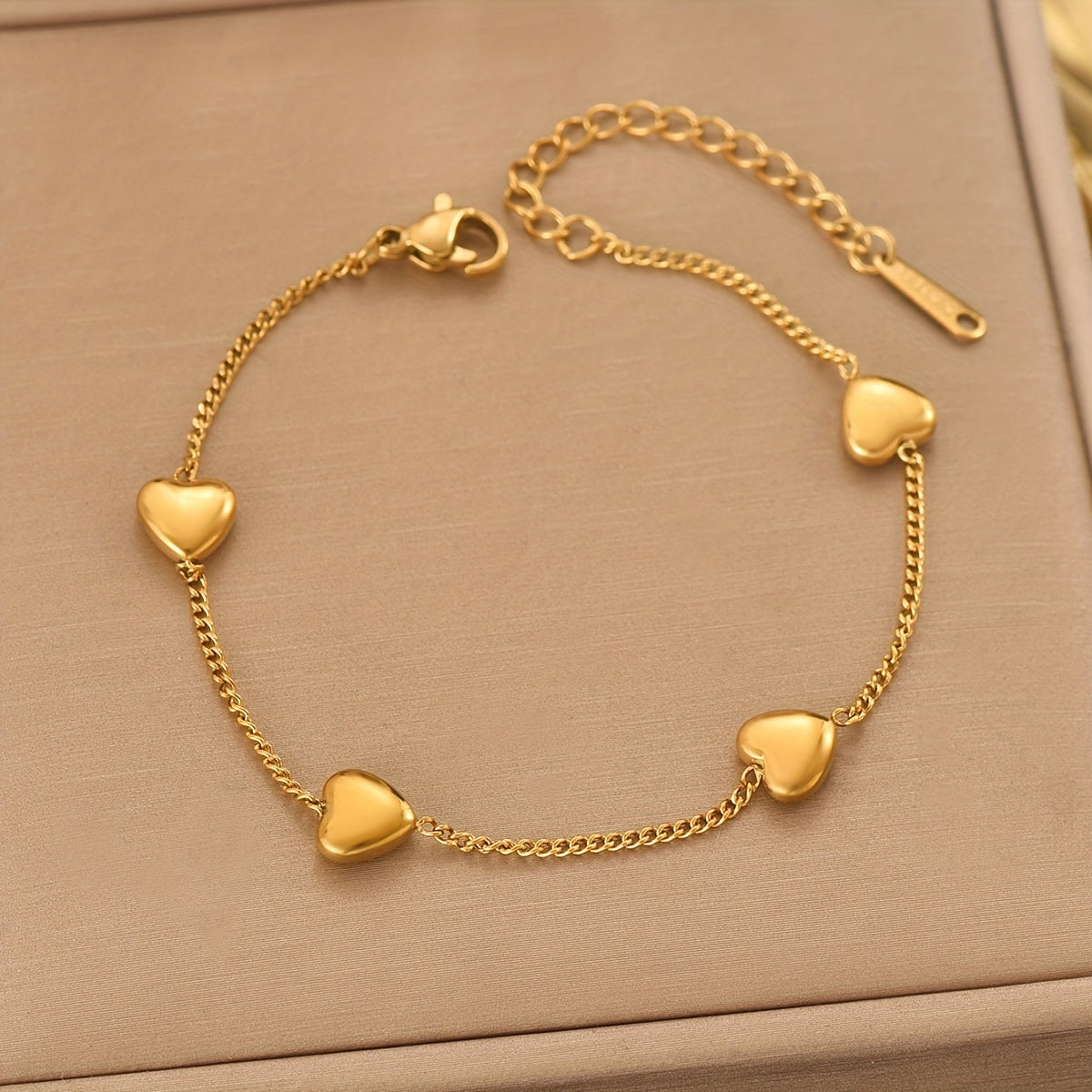 A Golden Stainless Steel Jewelry, 18K Gold-plated Heart-shaped Bracelet, Ins, French Bohemian, Korean, Fashionable, Casual, Simple, Trendy, Versatile, Ladies' Daily Commuting, Street Gatherings, Holiday Party Wear