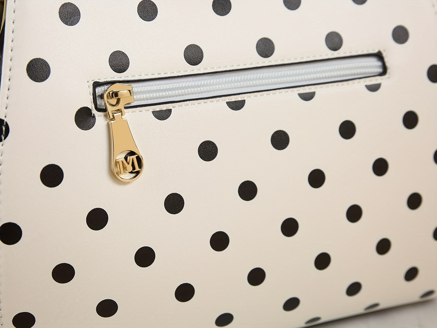 [Elegant Handbag] High Quality Lacquered Handbag | 2024 Autumn New Korean Polka Dot for Women - Kiss Lock Closure, Removable Shoulder Strap & Bow Detail, Glossy Patent Look (Black/White, Bronze, Pink & White) - Perfect for We