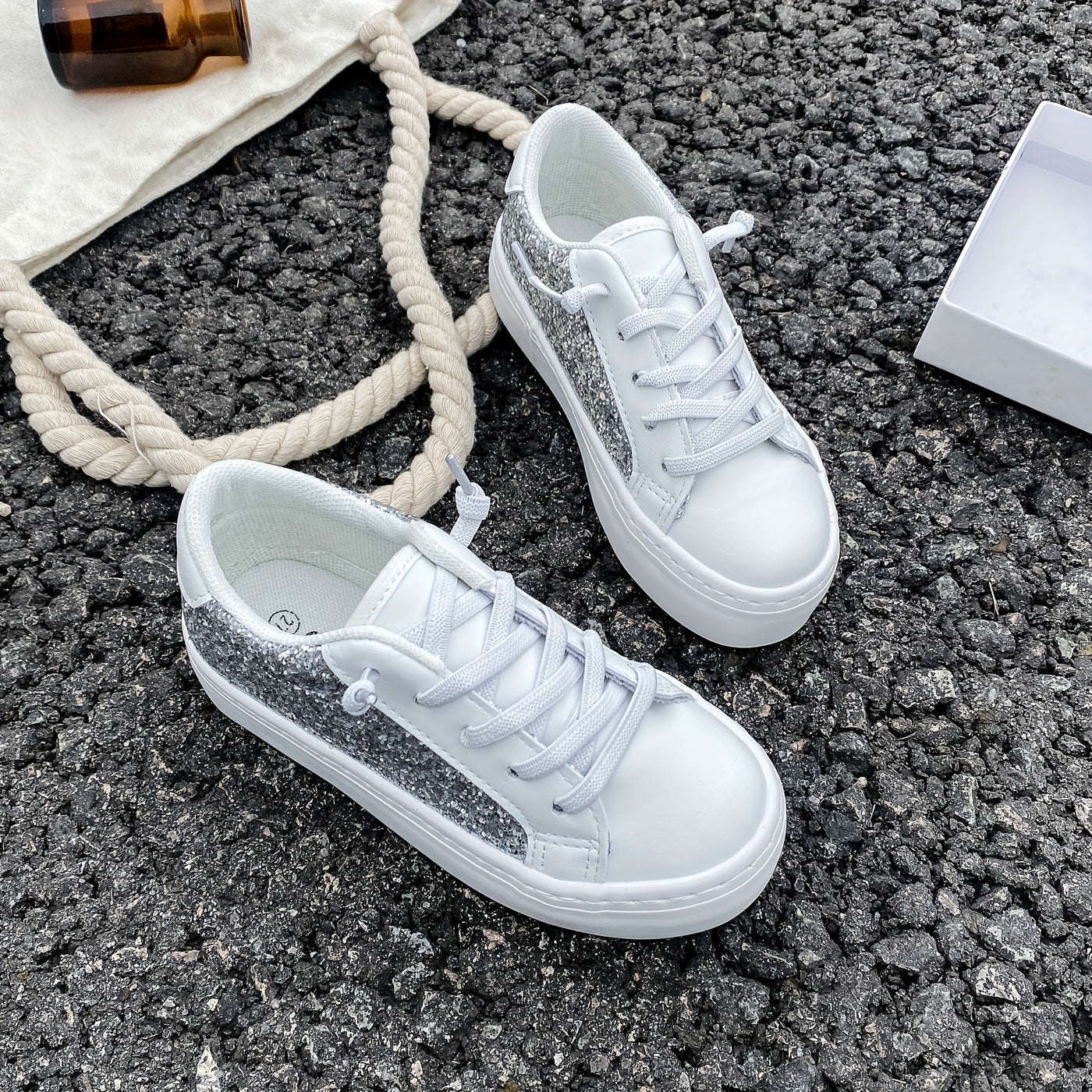 Different Shoe Sizes Have Different Numbers Of Eyelets. White Canvas Shoes For Babies, Mid-top Sneakers, Children's Canvas Shoes, Korean Version Of Simple Boys' And Girls' Shoes, Fashionable Low-top Casual Lace-up Track Shoes